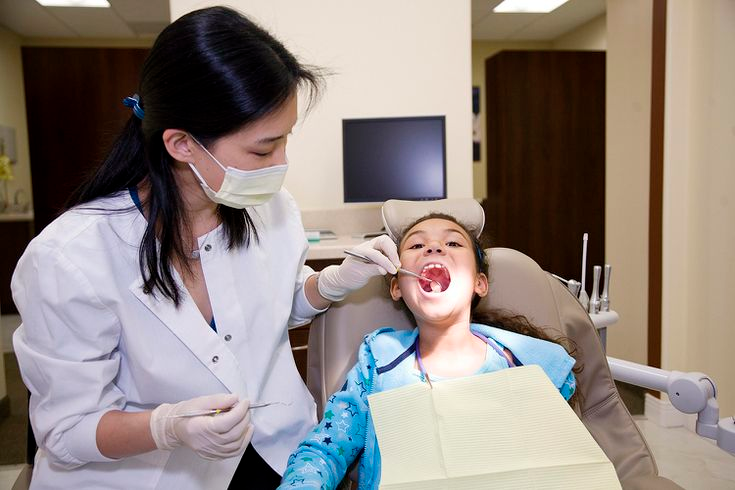 pediatric dentist child in chair - Dental Practitioners – Some Distinctions Between Pediatric Dentists and Other Types of Dentistry