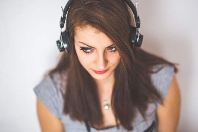 headphone music - Listen to Music Before Dental Cleaning to Reduce Anxiety