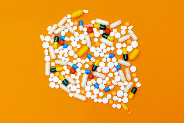 Comparing the effectiveness of diclofenac, celecoxib and ibuprofen for wisdom teeth removal. medication pills - Comparing the effectiveness of diclofenac, celecoxib and ibuprofen for wisdom teeth removal.