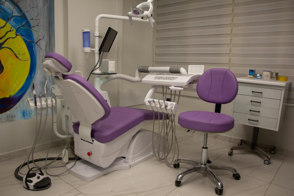 dentist x ray chair 1024x683 - AI's Sharp Eye: Deep Learning Detects Three-Rooted Molars on Panoramic X-rays